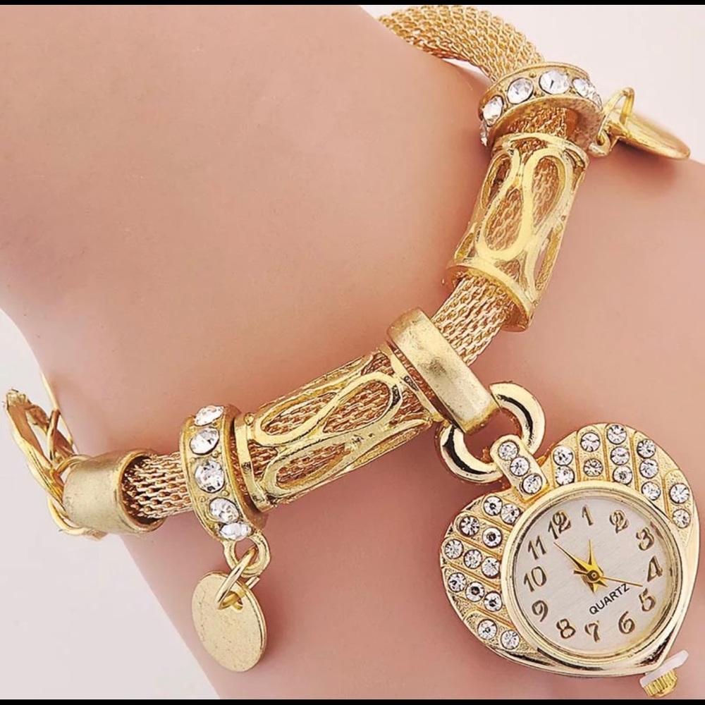 Heart Shaped Ladies Quartz Bracelet Watch
